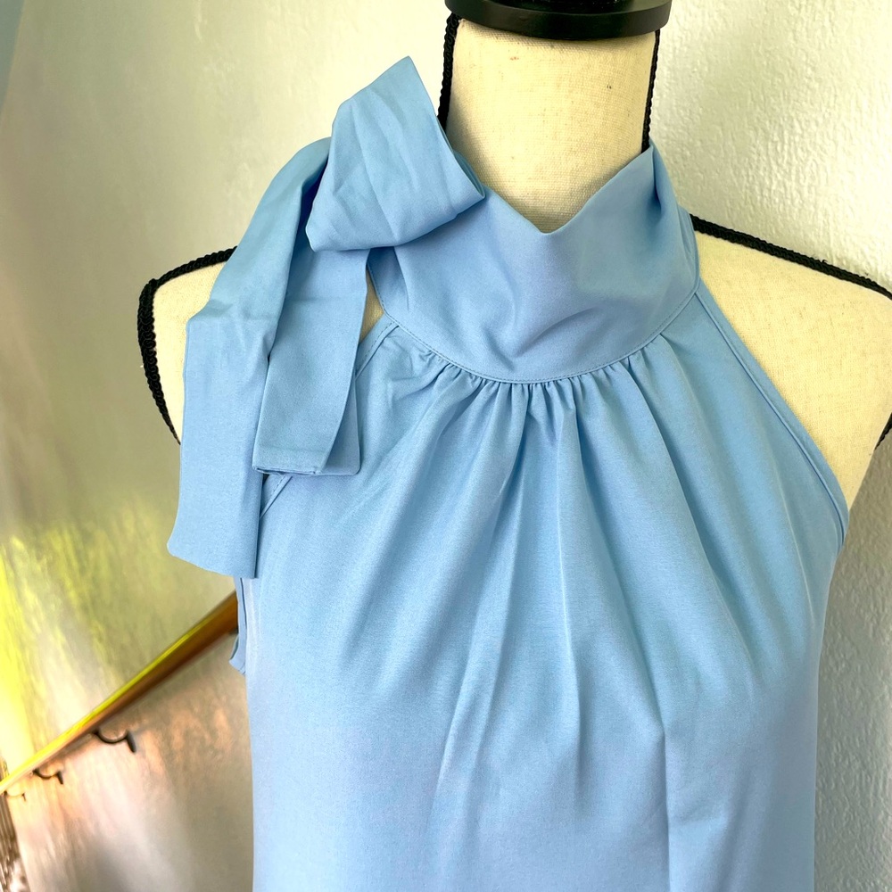 NWT Keyhole Back Pleated Neckline Sleeveless Bow Blouse Sky Blue Size Medium - Picture 5 of 6